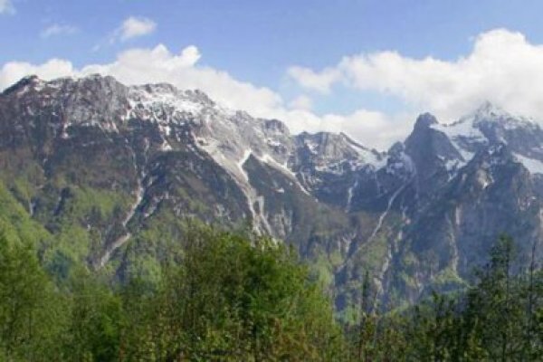 Patru alpinişti au murit în Alpii italieni